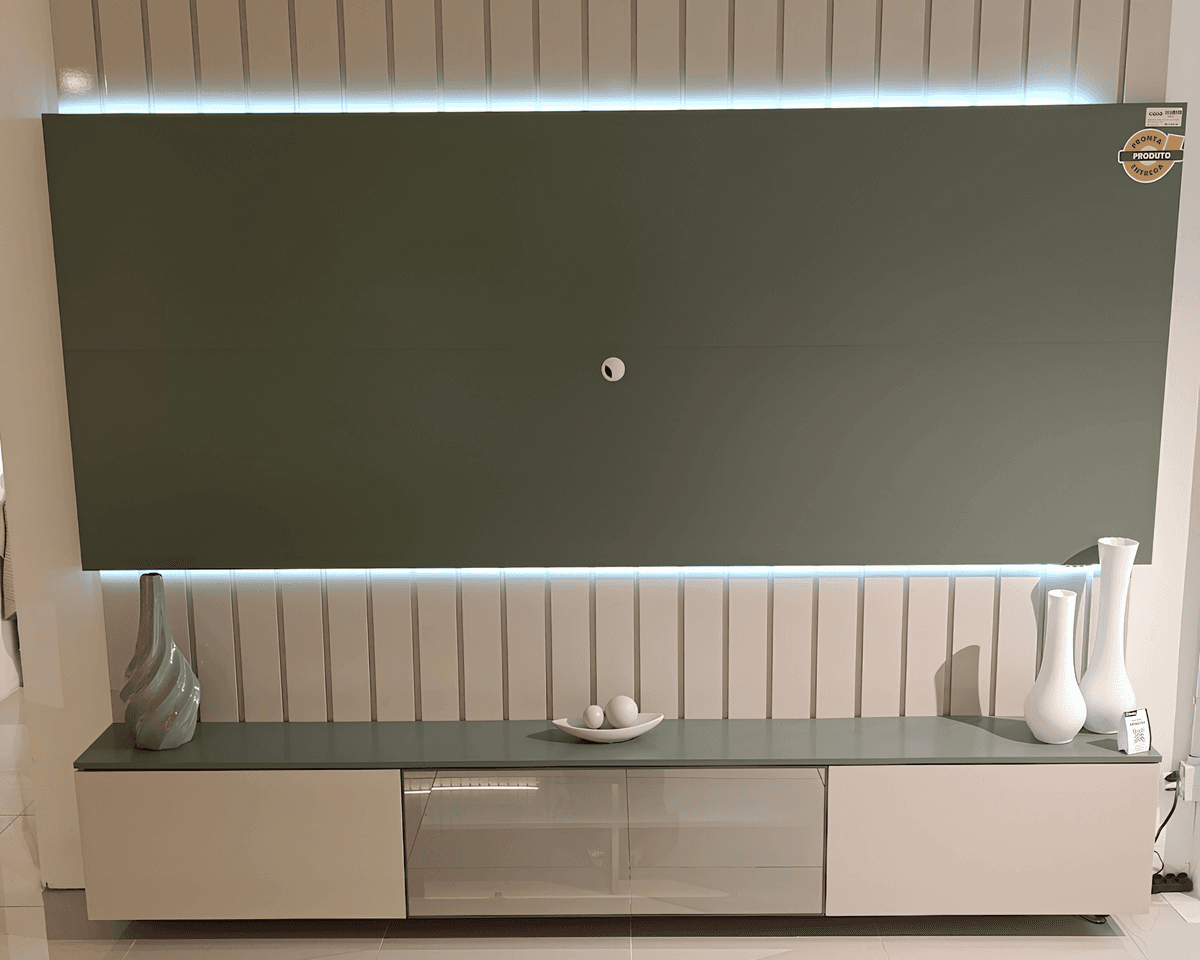 Instalação de Painel Minimalista Iluminado