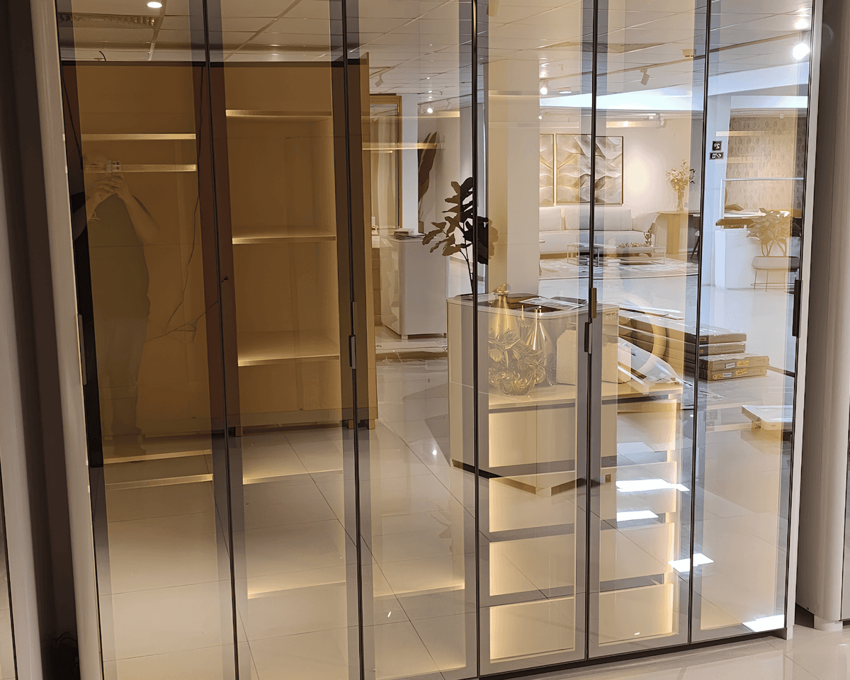 Montagem de Armário Closet em Vidro Refletivo